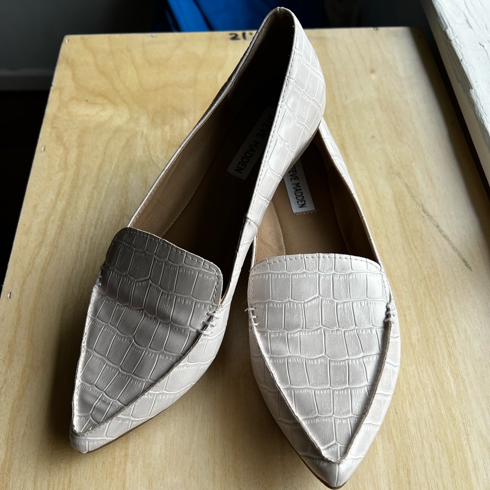 Steve Madden Women's Feather Flats size 9US